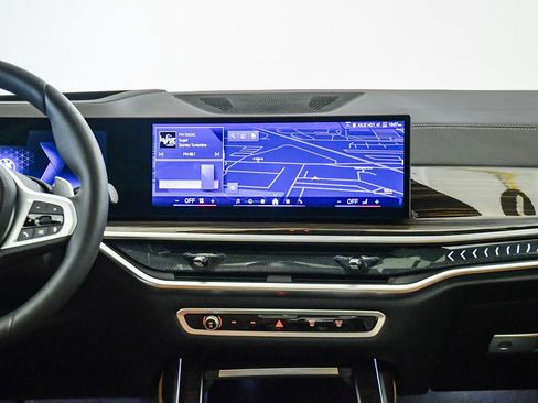 Used 2026 BMW X7 xDrive40i w/ M Sport Package image 14