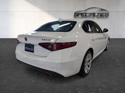 Used 2020 Alfa Romeo Giulia Ti w/ Active Blind Spot Package AWD/4WD image 10