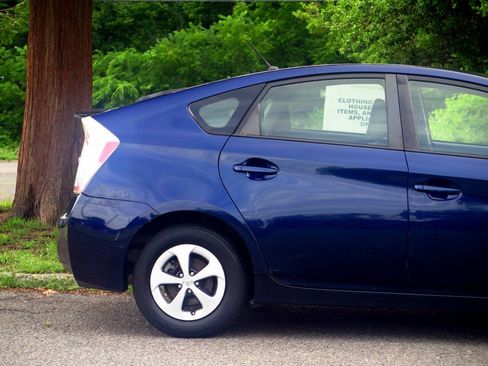 Used 2013 Toyota Prius Two FWD image 16