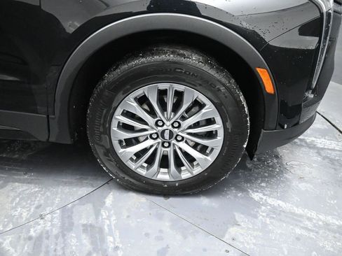 Used 2025 Cadillac XT4 Premium Luxury image 18
