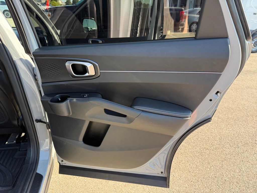 Used 2025 Kia Sorento EX w/ Panoramic Sunroof Package FWD image 21