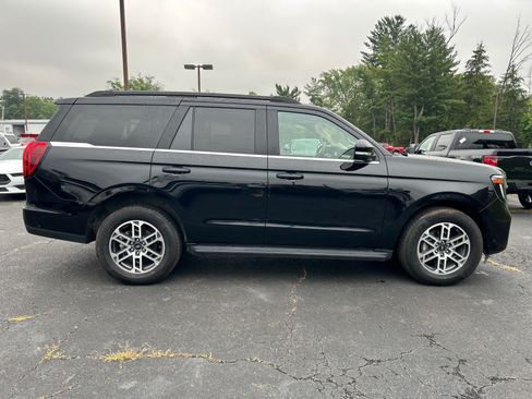 Used 2025 Ford Expedition Active RWD image 5