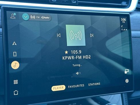 Used 2023 Jaguar F-PACE S image 19