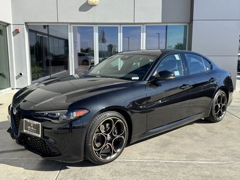 Used 2025 Alfa Romeo Giulia w/ Driving Assist Package image 4