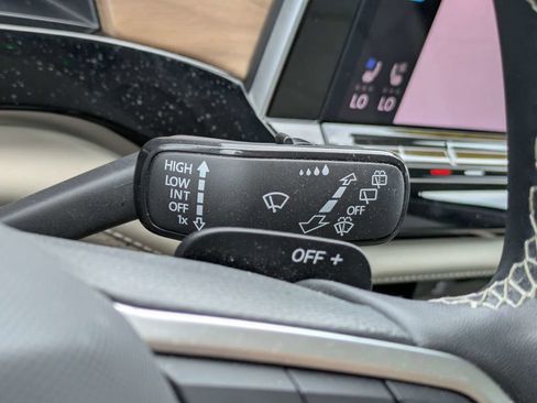 Used 2024 Volkswagen Atlas SE w/ Panoramic Sunroof Package FWD image 39