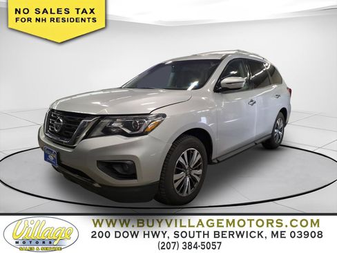 Used 2017 Nissan Pathfinder SV AWD/4WD image 1