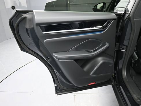 New 2026 Porsche Macan 4S Electric AWD/4WD image 22