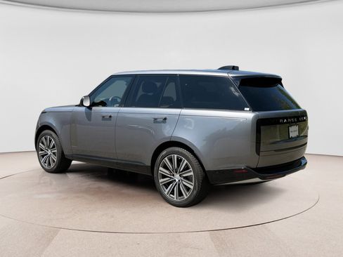 Used 2023 Land Rover Range Rover SE AWD/4WD image 3