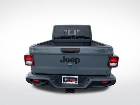 Used 2024 Jeep Gladiator Sport image 4