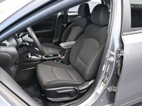 Used 2023 Kia Forte LXS image 10