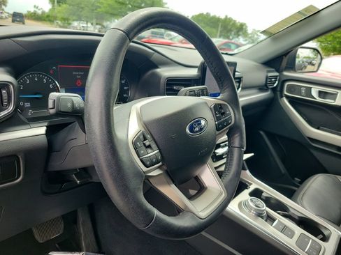 Used 2023 Ford Explorer XLT w/ Equipment Group 202A RWD image 17