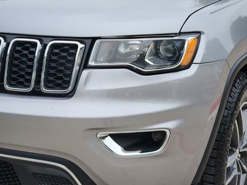Used 2018 Jeep Grand Cherokee Limited image 16