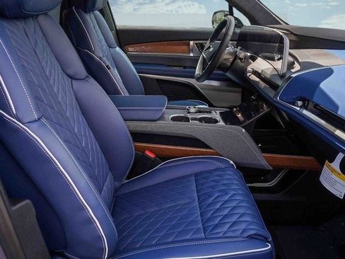 Used 2026 Cadillac Vistiq Premium Luxury image 15