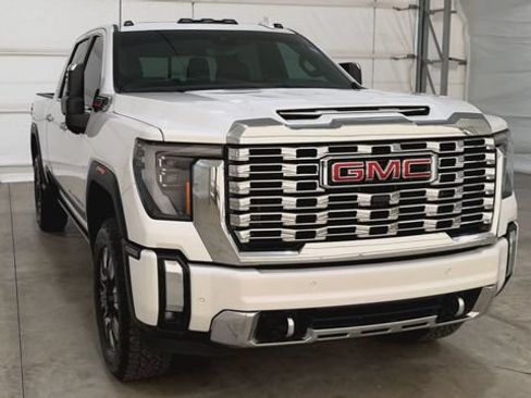 Used 2024 GMC Sierra 2500 Denali w/ Denali Reserve Package AWD/4WD image 7