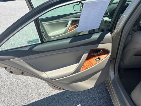 Used 2011 Toyota Camry XLE w/ XLE Extra-Value Pkg #2 FWD image 27