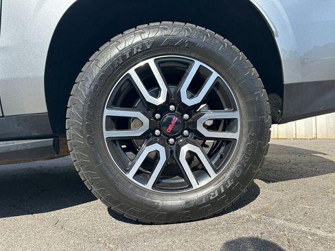 Used 2024 GMC Yukon XL AT4 w/ Technology Package AWD/4WD image 20
