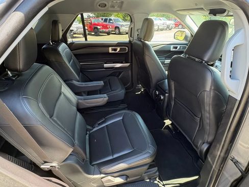 Used 2022 Ford Explorer XLT w/ Equipment Group 202A AWD/4WD image 33