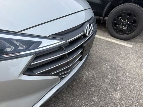 Used 2020 Hyundai Elantra SEL image 9