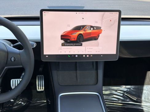 Used 2024 Tesla Model Y Performance AWD/4WD image 17
