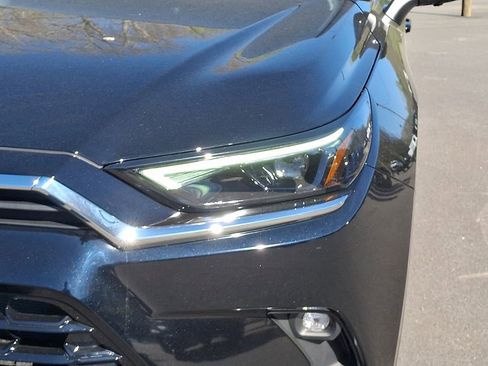 Used 2025 Toyota Grand Highlander AWD image 9