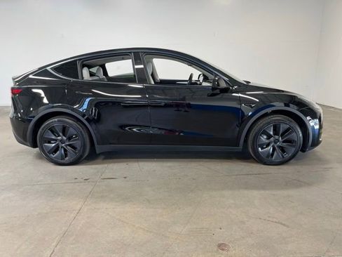 Used 2025 Tesla Model Y Long Range RWD image 2