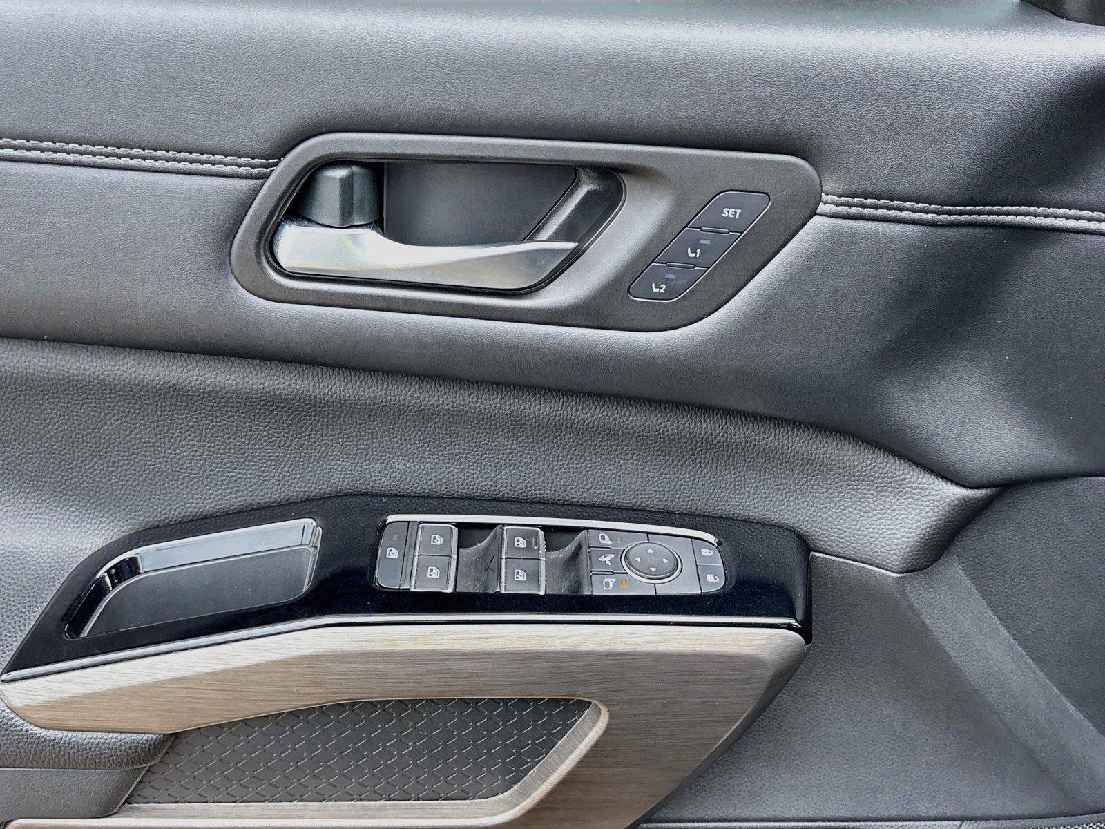 Used 2024 Nissan Pathfinder Platinum w/ Cargo Package FWD image 18
