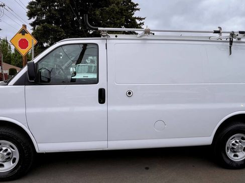 Used 2013 Chevrolet Express 2500 RWD image 2