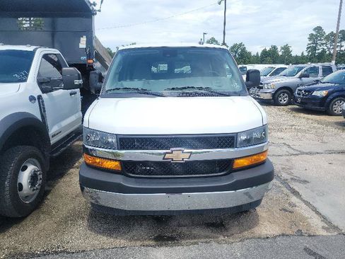 Used 2025 Chevrolet Express 3500 LT w/ LT Preferred Equipment Group RWD image 2