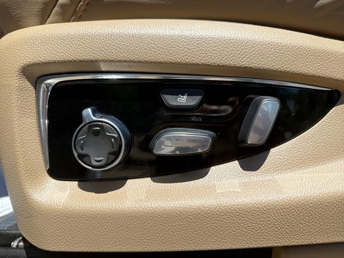 Used 2018 Cadillac Escalade ESV Platinum AWD/4WD image 14