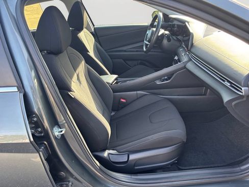 Used 2025 Hyundai Elantra SEL FWD image 12
