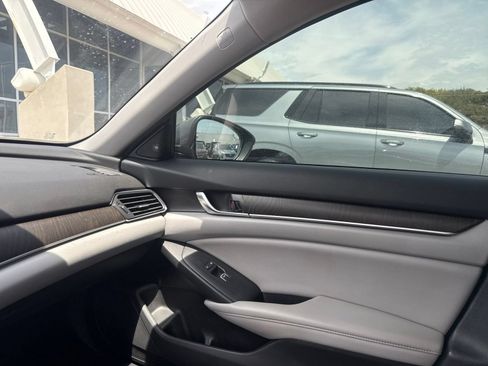 Used 2018 Honda Accord Touring image 26