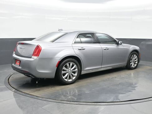 Used 2018 Chrysler 300 Touring image 6