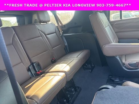 Used 2023 Chevrolet Suburban High Country image 14