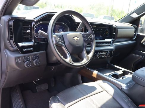 Used 2025 Chevrolet Silverado 2500 High Country w/ Technology Package AWD/4WD image 5