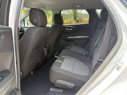 Used 2025 Chevrolet Blazer LT FWD image 3