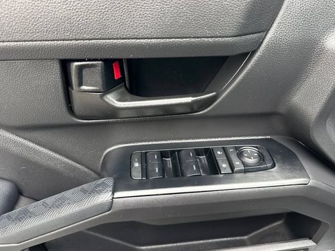 Certified 2025 Toyota Tacoma SR5 AWD/4WD image 11
