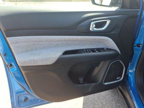 Certified 2023 Jeep Compass Latitude w/ Sun and Sound Group AWD/4WD image 8