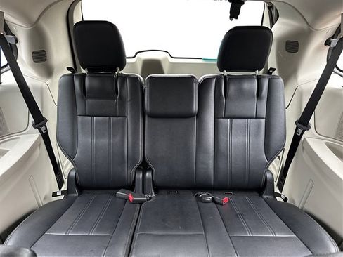 Used 2014 Chrysler Town & Country Touring FWD image 42