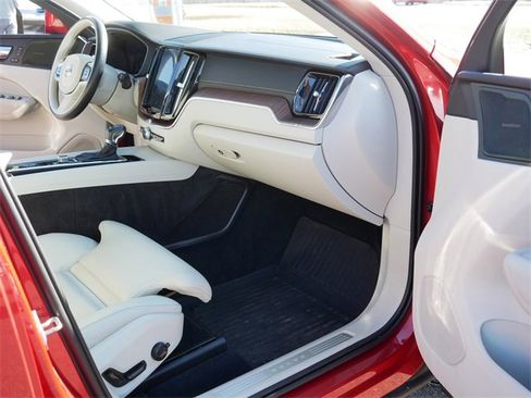 Used 2019 Volvo XC60 T5 Inscription w/ Protection Package Premier image 20