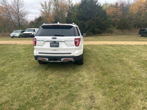Used 2017 Ford Explorer Platinum image 6