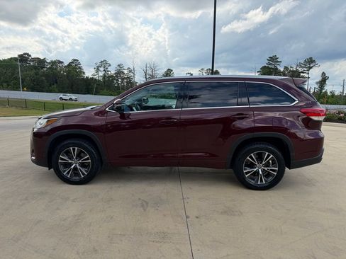 Used 2018 Toyota Highlander XLE FWD image 2