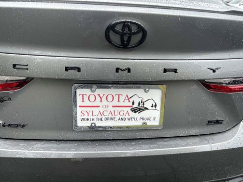 Used 2026 Toyota Camry SE w/ Convenience Package FWD image 9