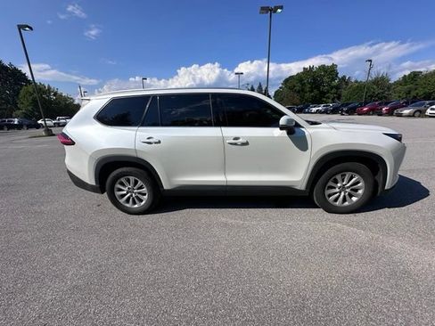 Used 2024 Toyota Grand Highlander AWD image 2