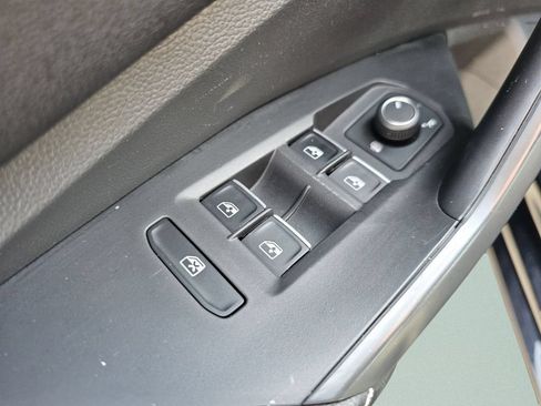 Used 2025 Volkswagen Jetta Sport FWD image 27