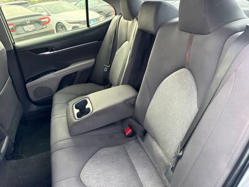 Used 2018 Toyota Camry LE FWD image 14