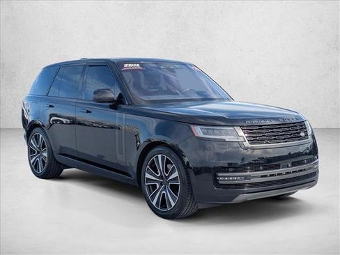 Used 2023 Land Rover Range Rover SE image 3