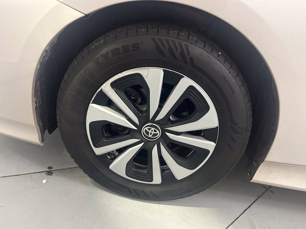 Used 2019 Toyota Prius Prime Plus FWD image 14