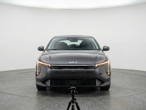 Used 2025 Kia K4 FWD image 2
