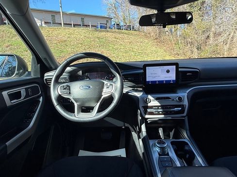Used 2023 Ford Explorer XLT image 10