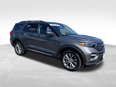 Used 2022 Ford Explorer XLT w/ Equipment Group 202A AWD/4WD image 7